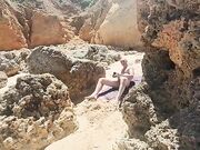 Pompino in spiaggia coppia italiana con ingoio