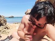 Pompino in spiaggia coppia italiana con ingoio