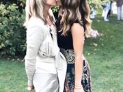 Bacio Federica Masolin e una sua collega SKY con l.A.