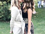 Bacio Federica Masolin e una sua collega SKY con l.A.