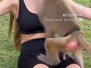 Elisa Esposito e la scimmietta arrapata