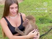 Elisa Esposito e la scimmietta arrapata
