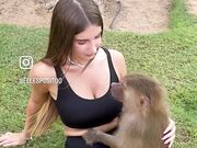 Elisa Esposito e la scimmietta arrapata