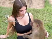 Elisa Esposito e la scimmietta arrapata
