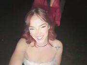 Prendigli il cazzo in mano...ma io lo voglio in bocca