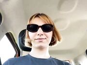 Laylaastar esibizionista tettona in auto