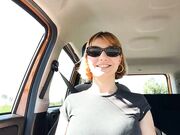 Laylaastar esibizionista tettona in auto