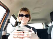 Laylaastar esibizionista tettona in auto