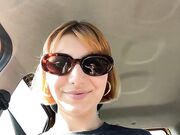 Laylaastar esibizionista tettona in auto