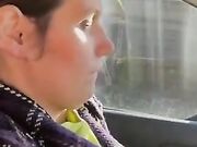 Giocando al ristorante e in macchina col mio dildo