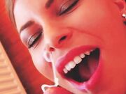 La tua sborra calda sulla mia faccia amore