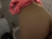 Ho voglia e vado a farmi chiavare nei bagni pubblici