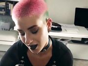 Sega con olio a due mani ragazza punk