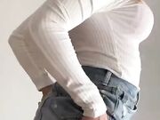 Milf bionda tettona si masturba col dildo