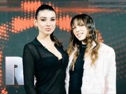 Sarah Toscano e Rebecca Staffelli bacio con l'I.A.