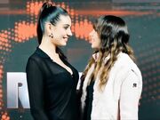 Sarah Toscano e Rebecca Staffelli bacio con l'I.A.