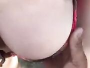 Pompino con ingoio in spiaggia giovane fidanzata