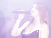 Noemi ops capezzolino in concerto