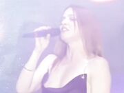 Noemi ops capezzolino in concerto