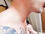 Nemesi pissing e scopata anale italiana tatuata