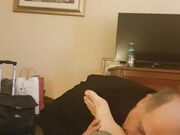 Lecca I piedi ! Bastardo! Pulisci !