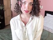 Bambi si masturba nuda col dildo OF