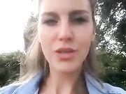 Vediamo se mi becca qualche guardone a masturbarmi