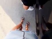 Succhia il cazzo a sconosciuto nel parcheggio del super