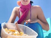 Linda Stabilini in bikini in spiaggia