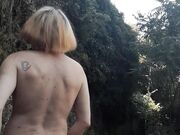 Arresa e sottomessa ai vostri cazzi.