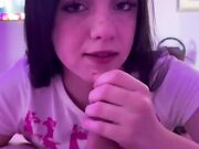 Ragazza italiana teen fa un pompino all'amico