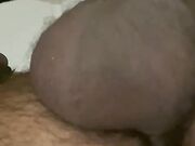 Pompino secondo ed accarezzamento palle grosse a maturo