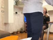 Colloquio con segretaria senza slip che si fa sbattere