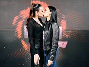 Faccio baciare Elodie e Rebecca Staffelli con l'I.A.