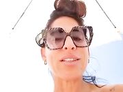 La vicina d'ombrellone troia