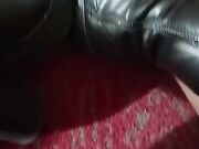 Sega con ballbusting con sborrata suoi suoi stivali