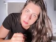 Italiana fa un pompino al fratellastro latino