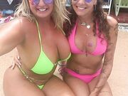 Creo baci lesbo personalizzati con l'I.A.
