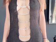 Livia Queen si spoglia nuda