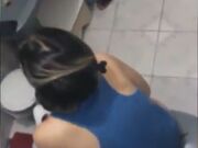 Patrizia in bagno a fare cacca