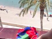 Moglie tettona in vacanza