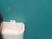 Ho due minuti e vado - Scopata nel bagno della disco