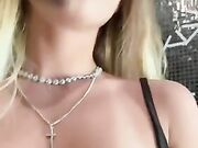 Greta si spoglia nuda - Dalla Tv a onlyfans