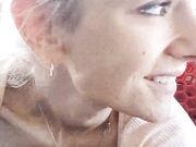 Milf romana tettona si masturba in auto