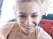 Milf romana tettona si masturba in auto