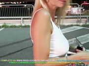 MILF ABBORDATA NEL PARCHEGGIO DEL SUPERMERCATO