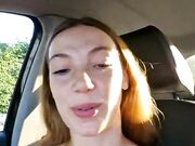 Ragazza italiana spompina fidanzato nero in macchina