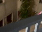 Scopo la mia troia fuori al balcone