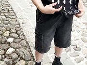Esce le tette all'aperto