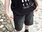 Esce le tette all'aperto
